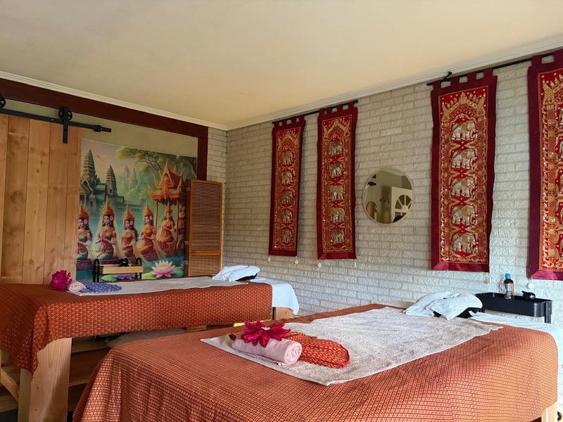 Duo-behandelkamer met twee massagebedden bij Siya Thai Massage