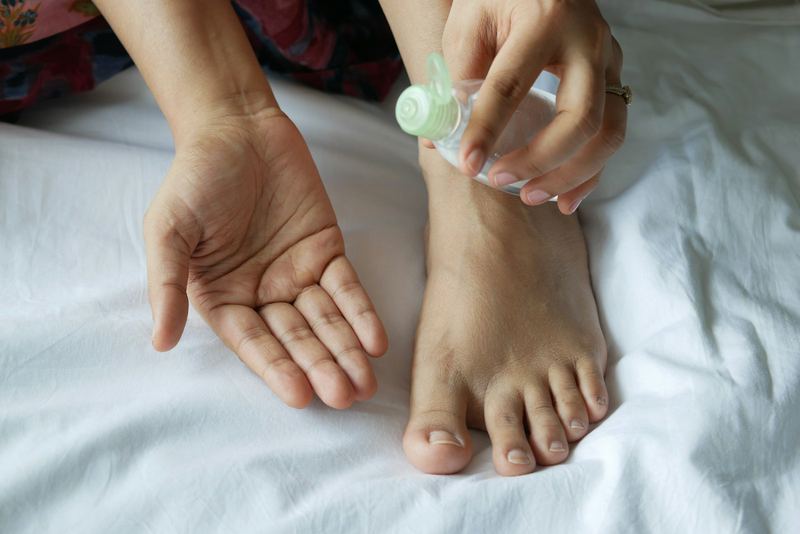 Aroma-oliemassage — flesjes met aromatische olie